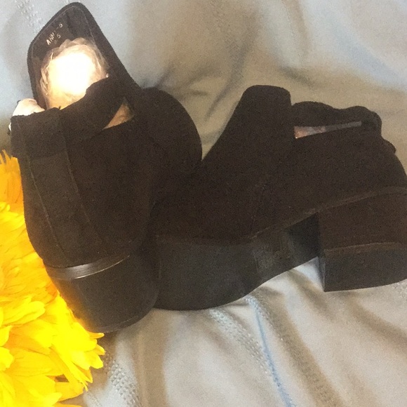 BLACK VEGAN SUEDE MOTO ALMOND TOE BOOTIE BOOTS - Picture 7 of 8